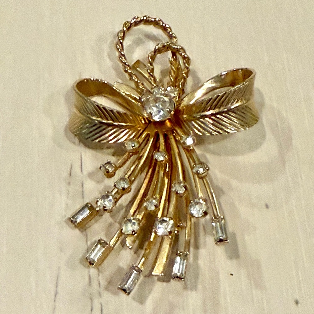 Sarah Coventry Gold Tome Bow Pendant